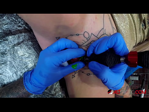 ❤️ Ekstremt tatovert hottie Sully Savage tok en tatovering på klitoris Hard porno ved no.space-assistant.ru